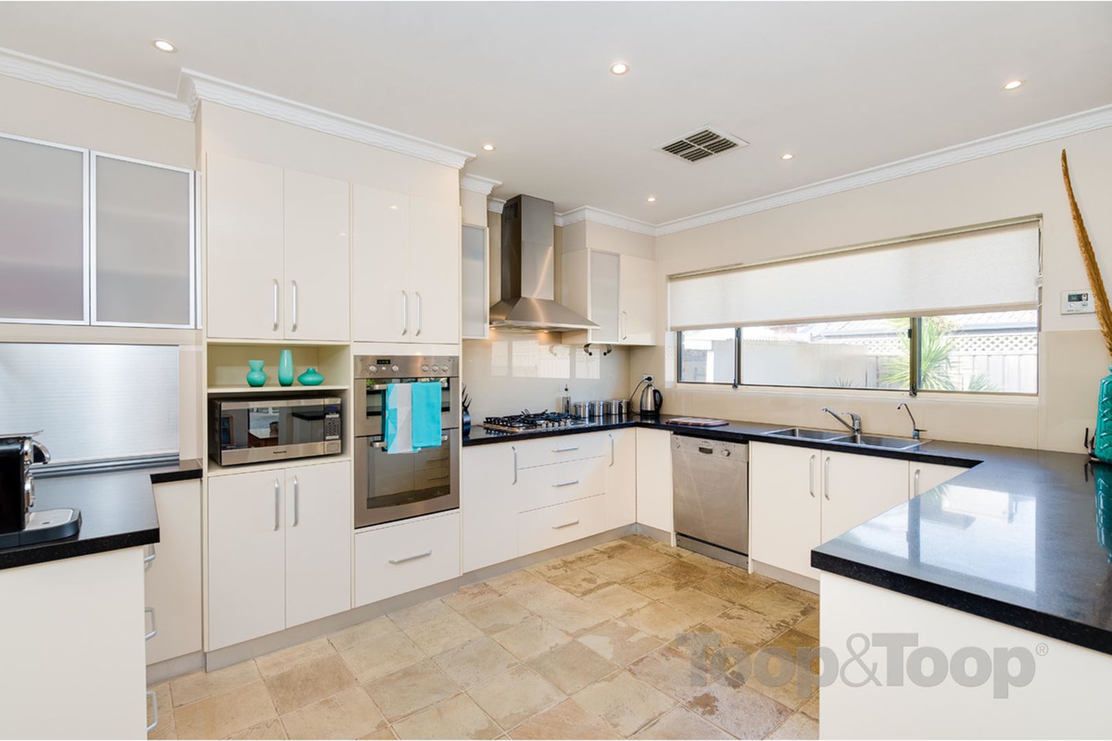 8 Dune Court, West Lakes Shore SA 5020, West Lakes Shore - Image 1