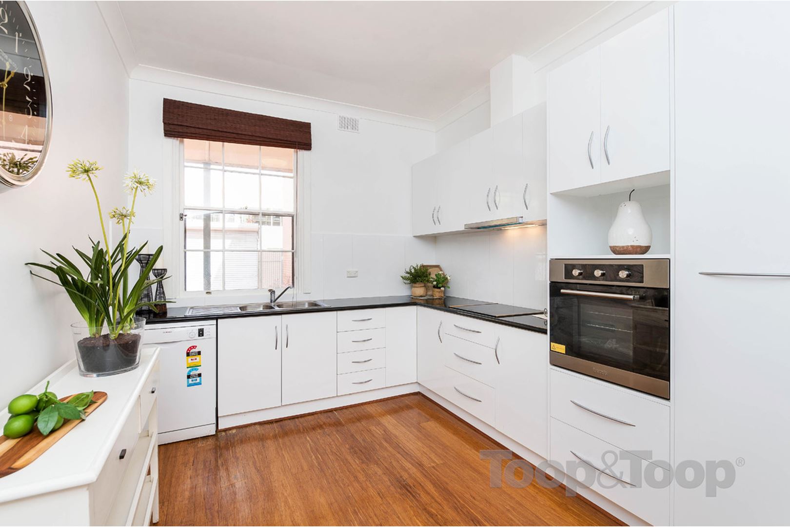 13 Hamilton Place, Adelaide SA 5000, Adelaide - Thumbnail 2