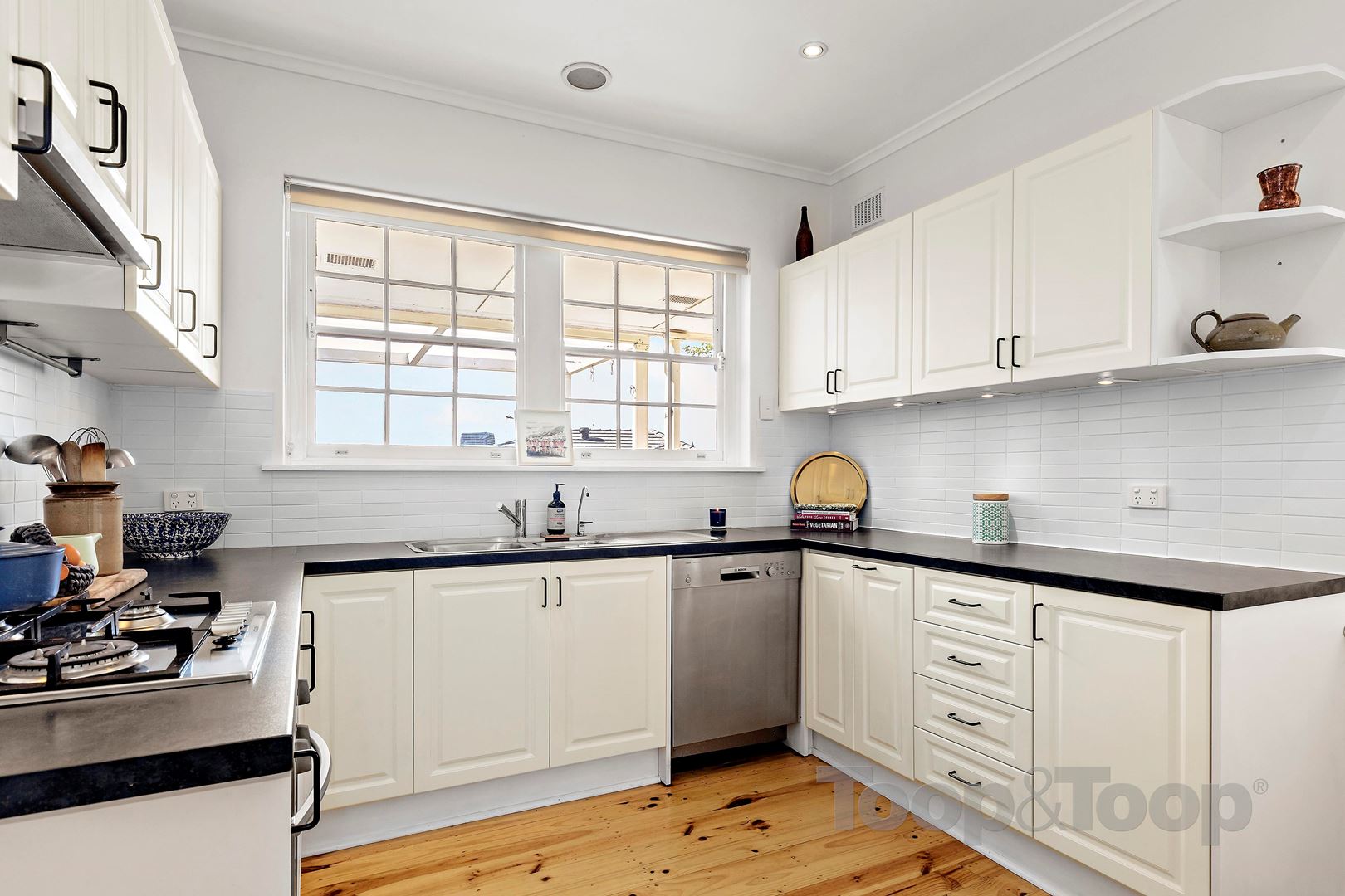 10 Barretts Road, Torrens Park SA 5062, Torrens Park - Thumbnail 3