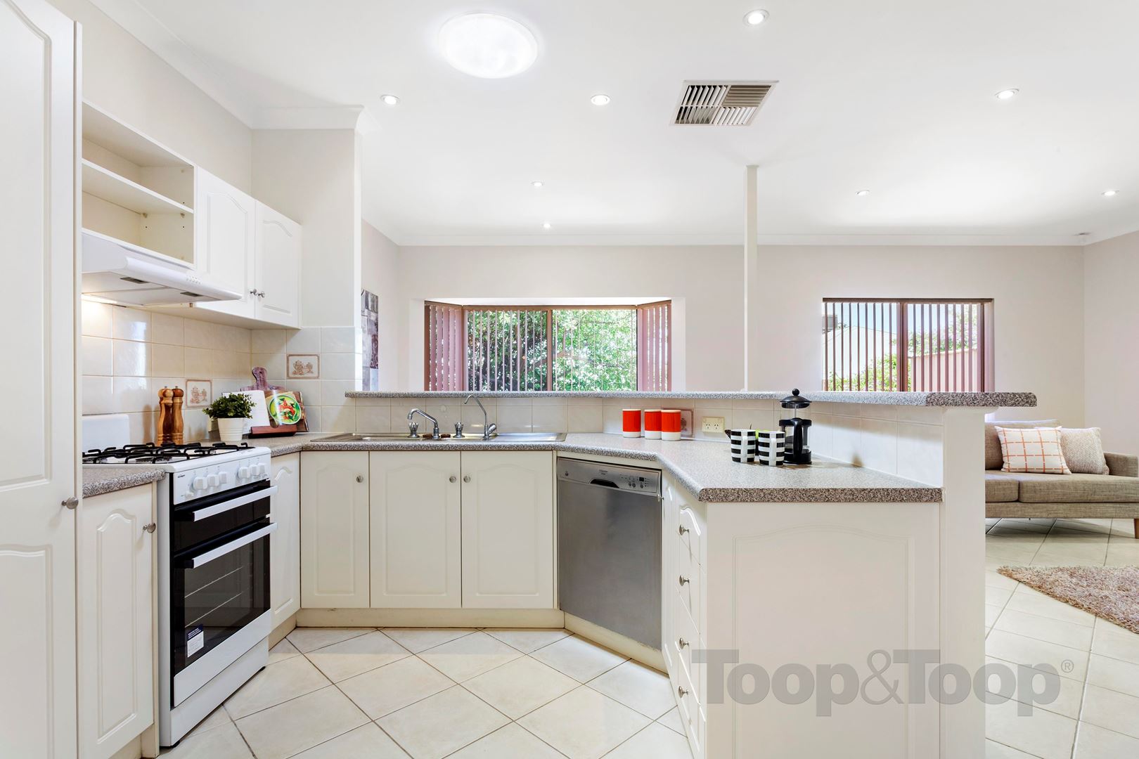 9 Inverary Close, Greenwith SA 5125, Greenwith - Thumbnail 2