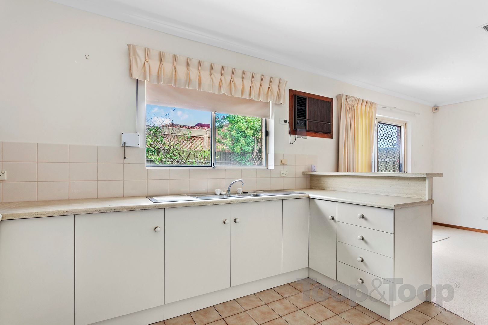 1 / 9 Wychwood Court, Findon SA 5023, Findon - Thumbnail 2