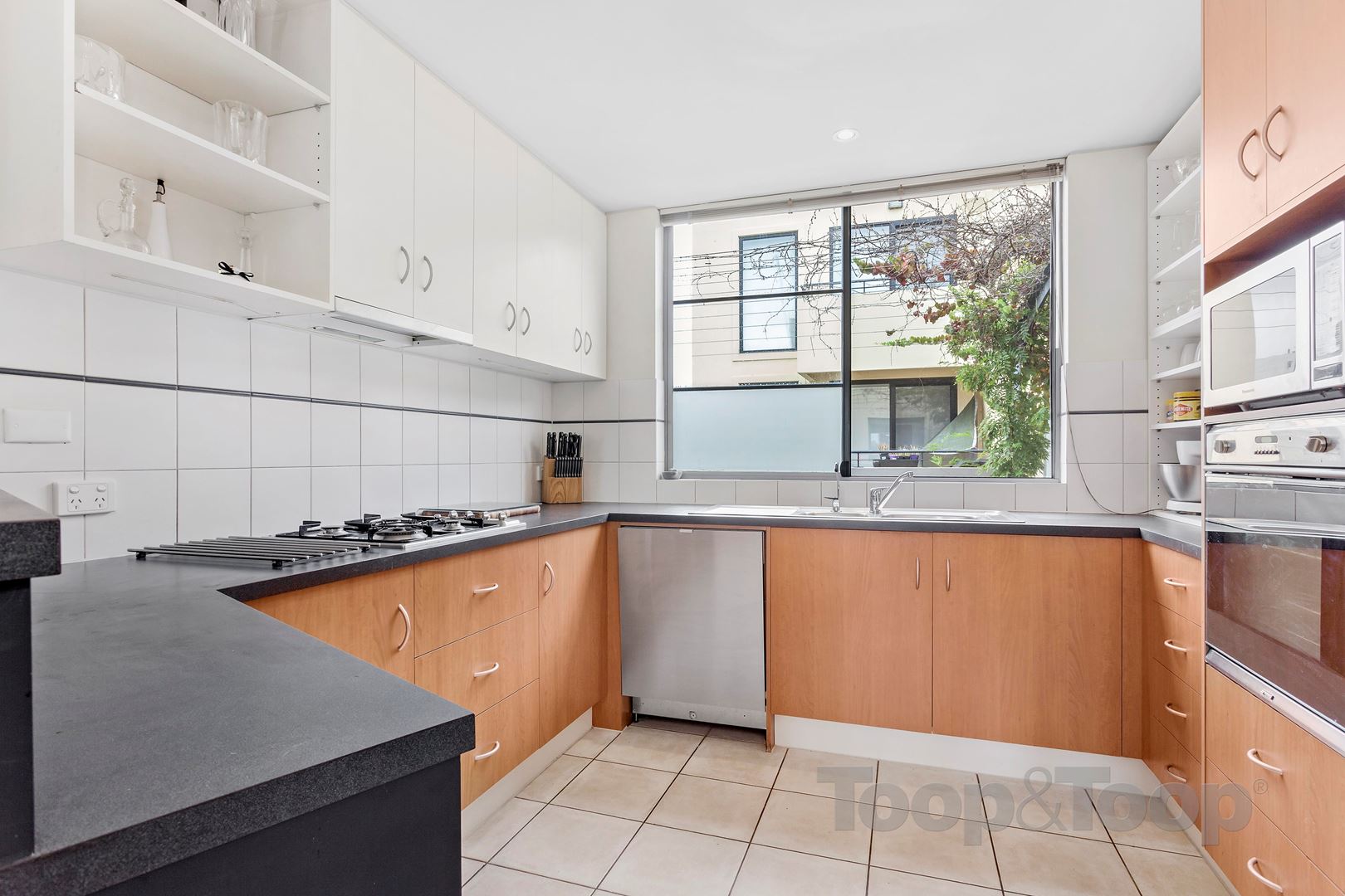 2 Oliver Court, Adelaide SA 5000, Adelaide - Thumbnail 2