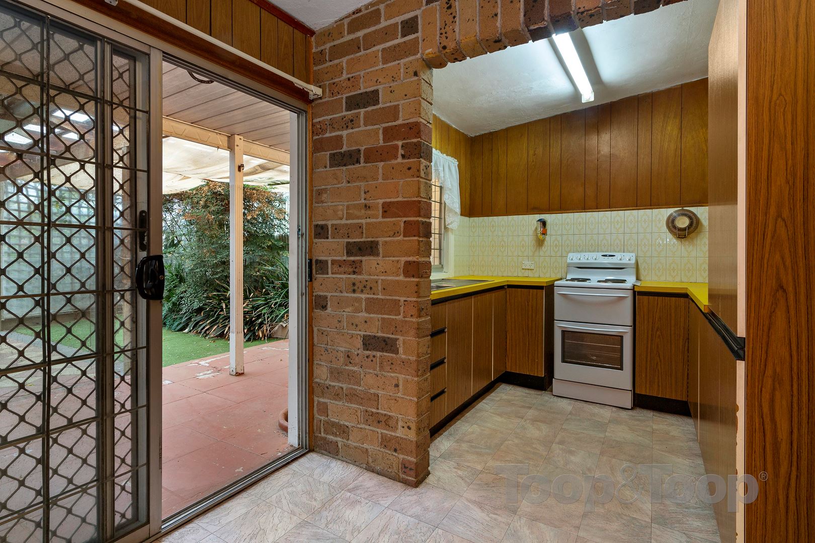 3 Ambrose Avenue, Morphettville SA 5043, Morphettville - Thumbnail 2
