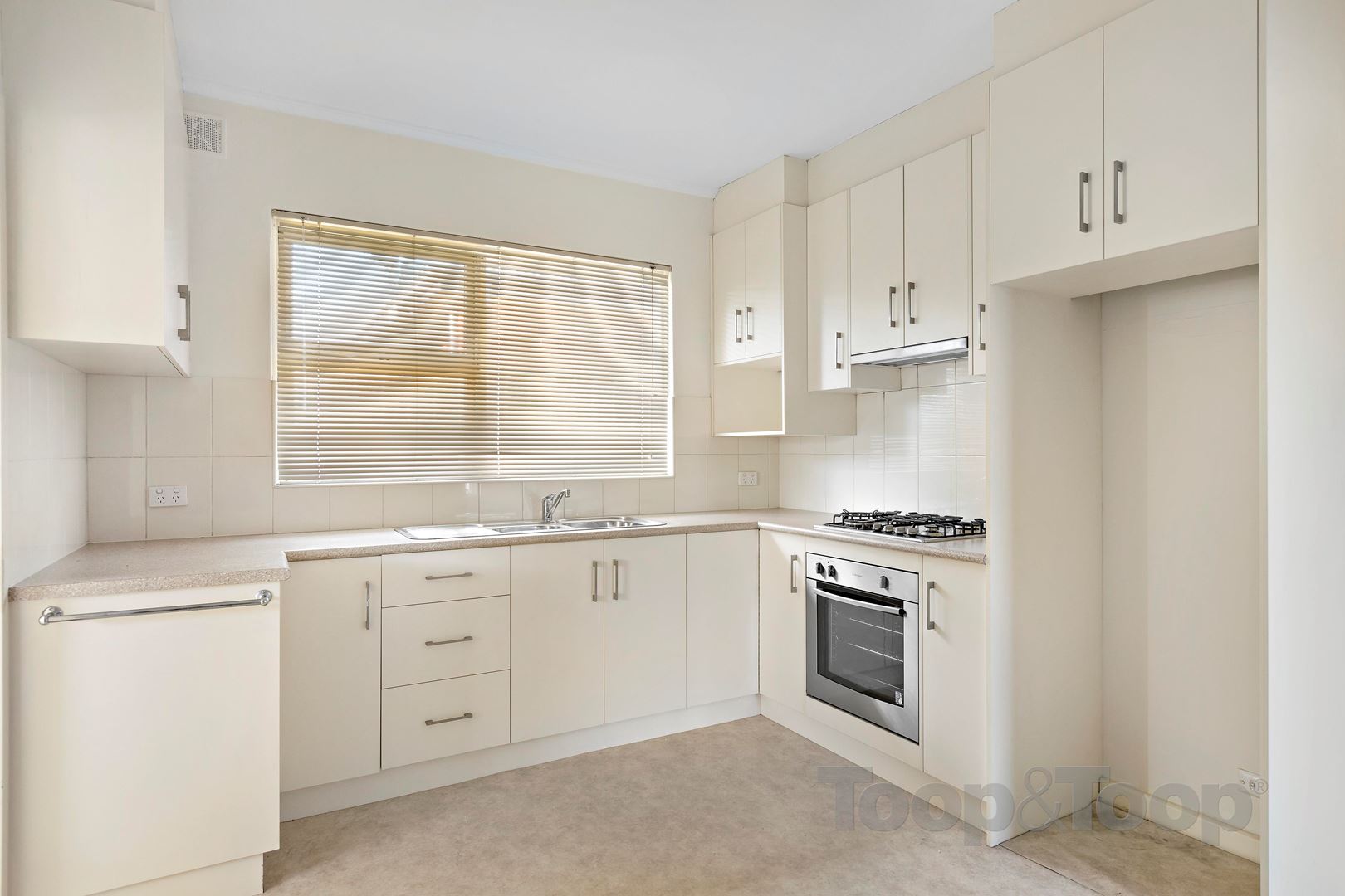 4 / 3 Waymouth Avenue, Glandore SA 5037, Glandore - Thumbnail 2