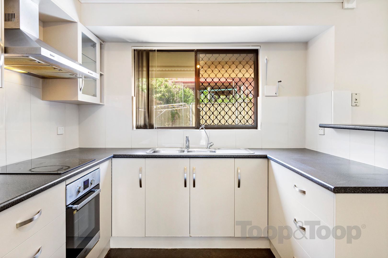4 Palm Crescent, Old Reynella SA 5161, Old Reynella - Thumbnail 2