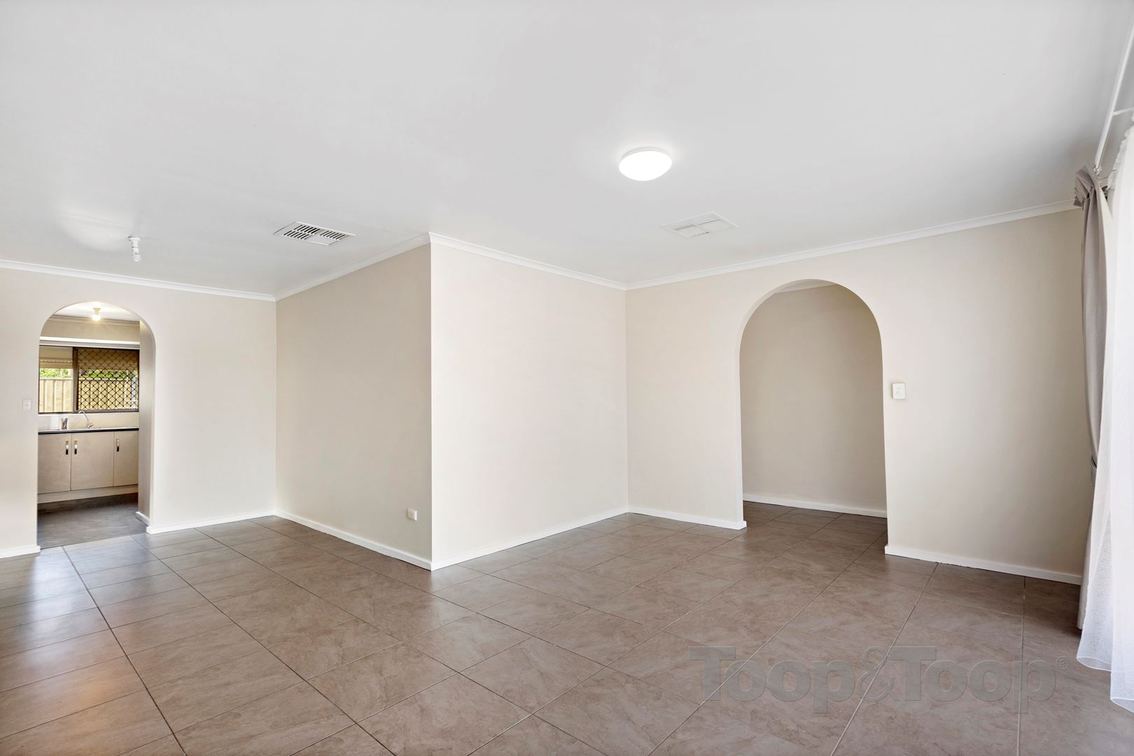 4 Palm Crescent, Old Reynella SA 5161, Old Reynella - Thumbnail 7