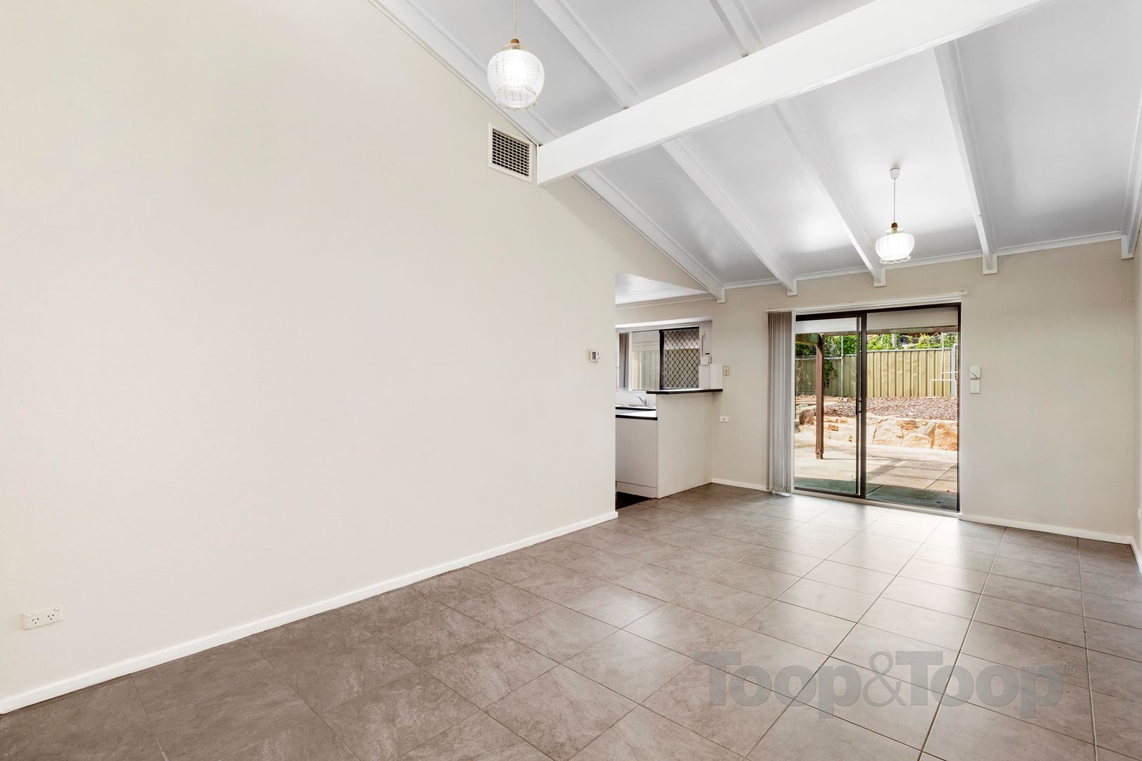 4 Palm Crescent, Old Reynella SA 5161, Old Reynella - Thumbnail 3