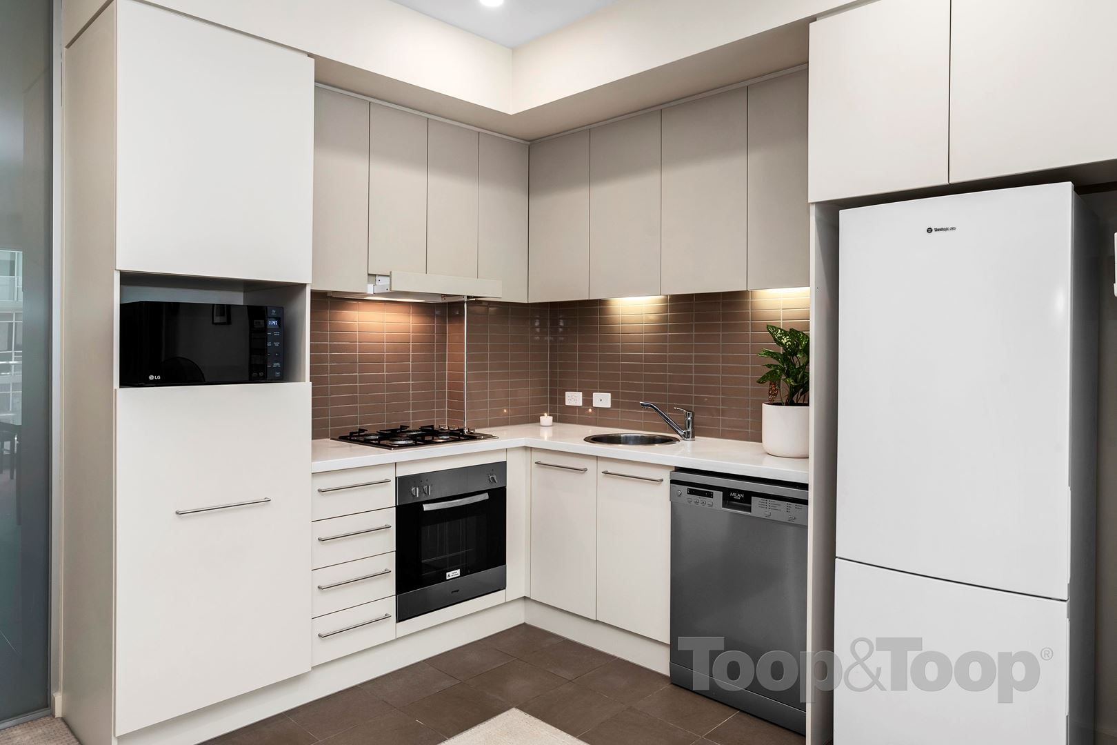 504 / 1-2 Tarni Court, New Port SA 5015, New Port - Thumbnail 4