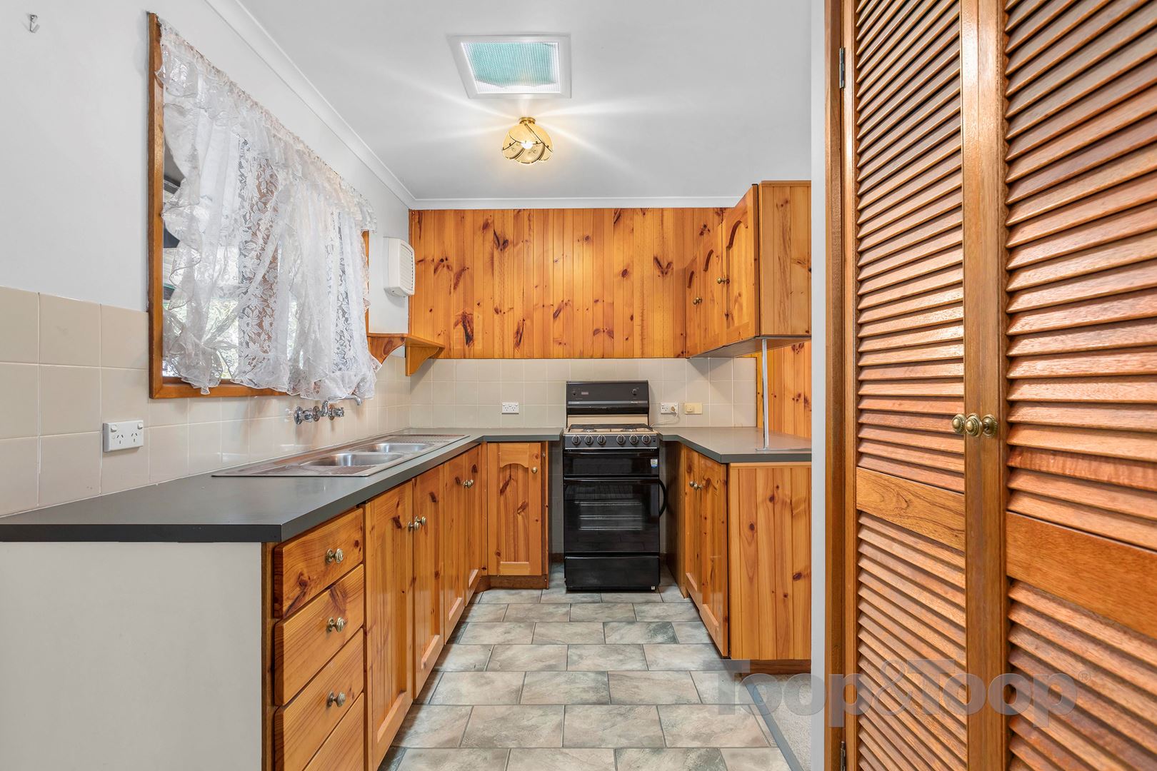 18 Verbena Drive, Parafield Gardens SA 5107, Parafield Gardens - Thumbnail 2