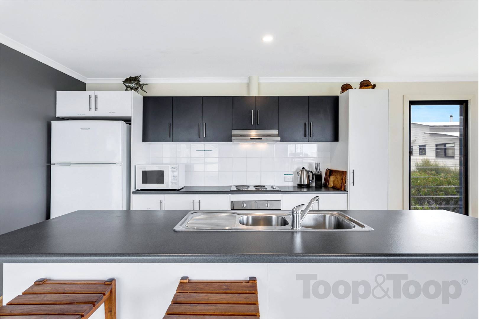 3 Flinders Grove, Island Beach SA 5222, Island Beach - Thumbnail 5
