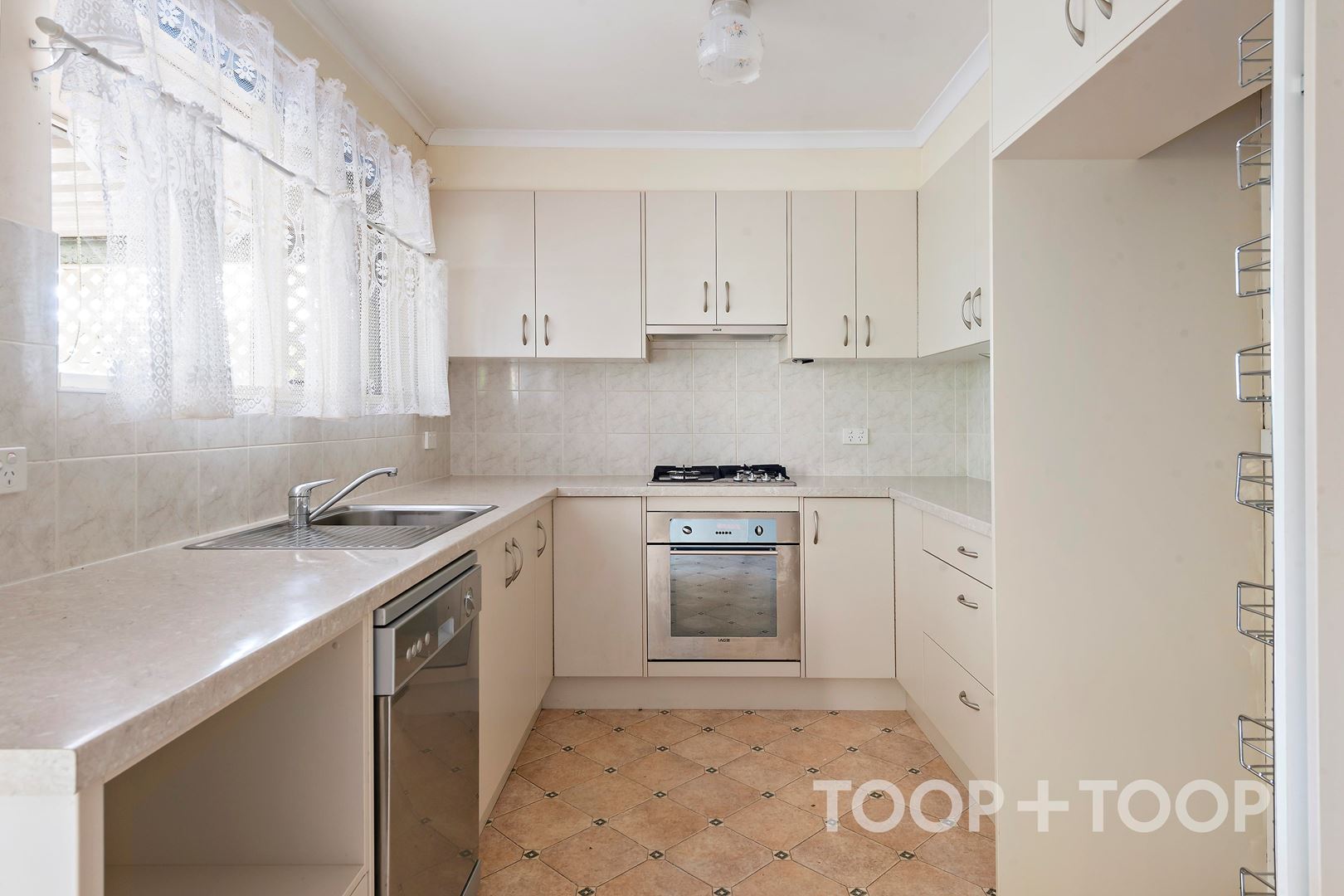 38 Barrdickson Crescent, Happy Valley SA 5159, Happy Valley - Thumbnail 5
