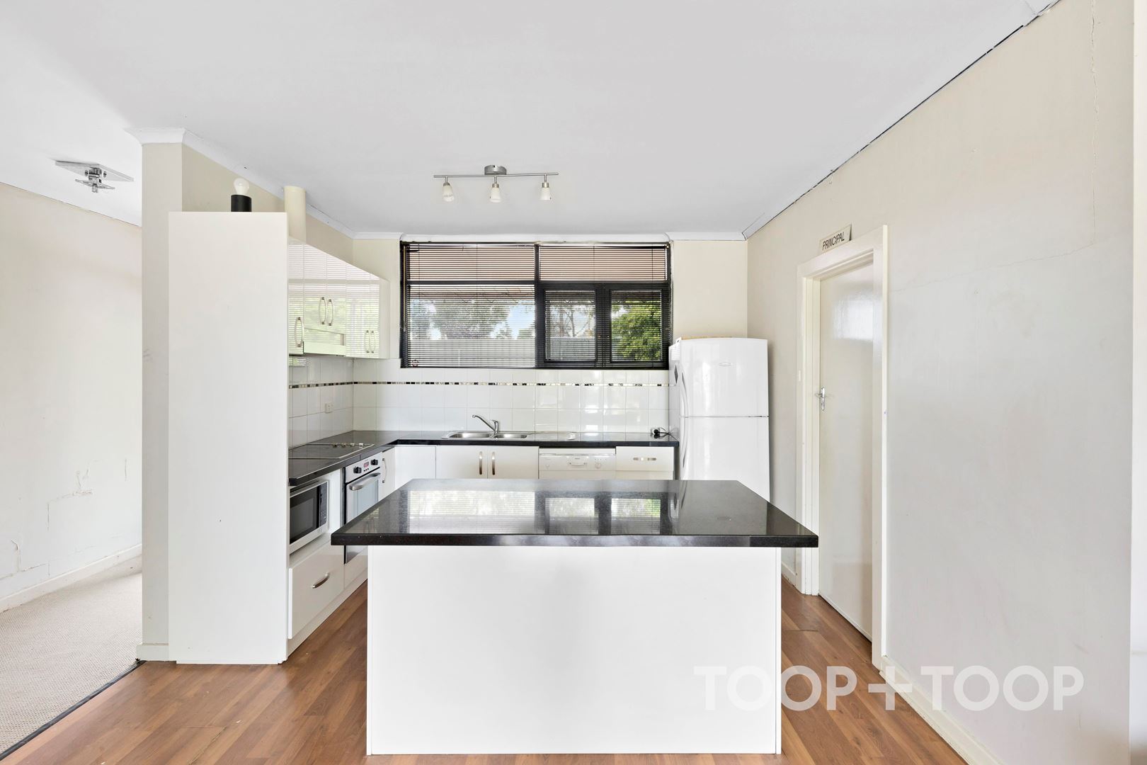 323 Wright Road, Valley View SA 5093, Valley View - Thumbnail 2