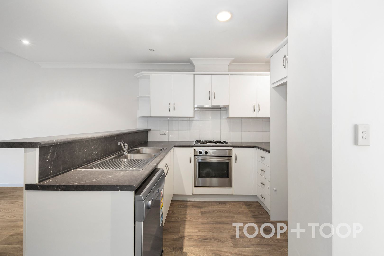 8 / 16 Parkdale Crescent,Mawson Lakes SA 5095, Mawson Lakes - Thumbnail 2
