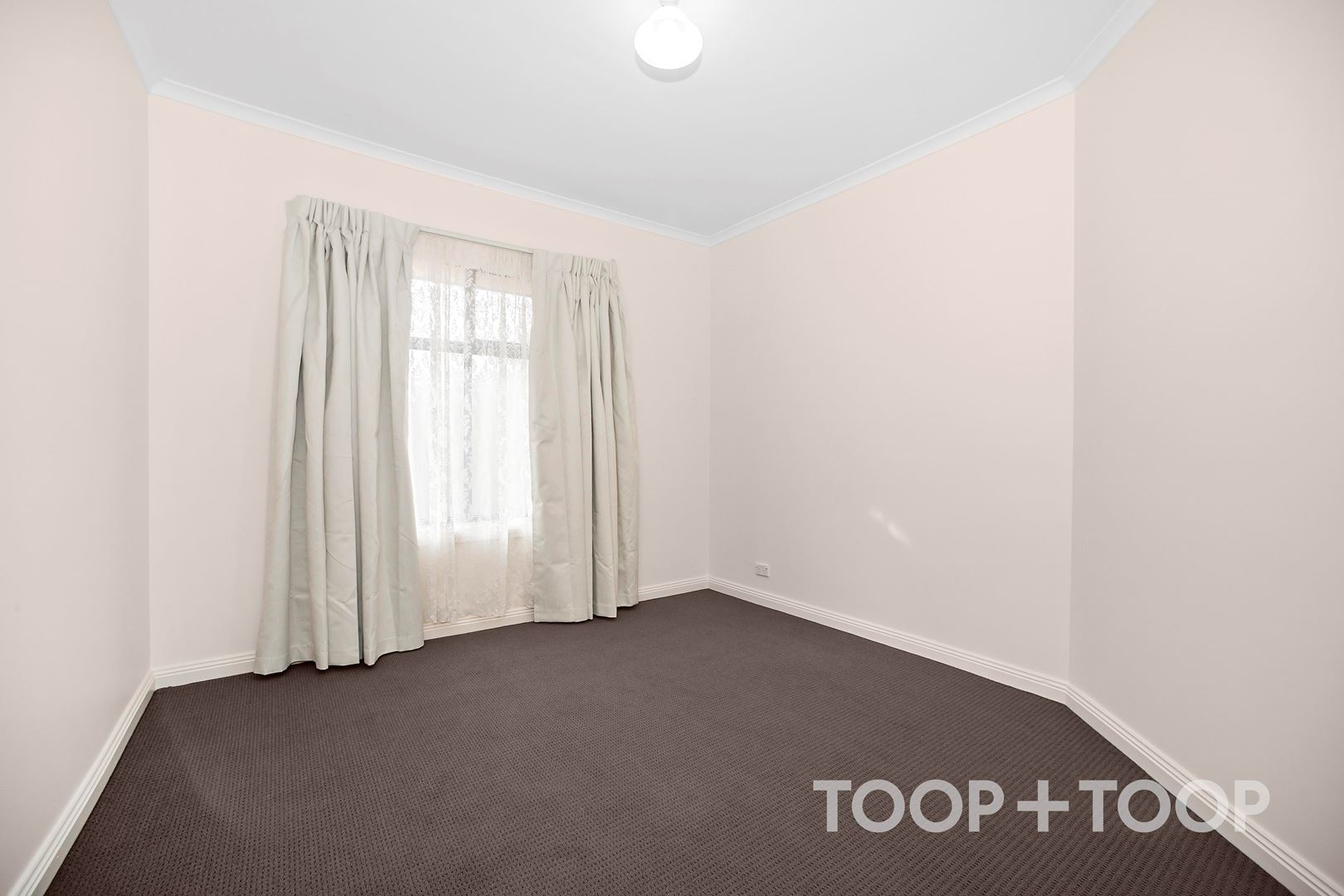 1 / 2, Oakden - Thumbnail 8