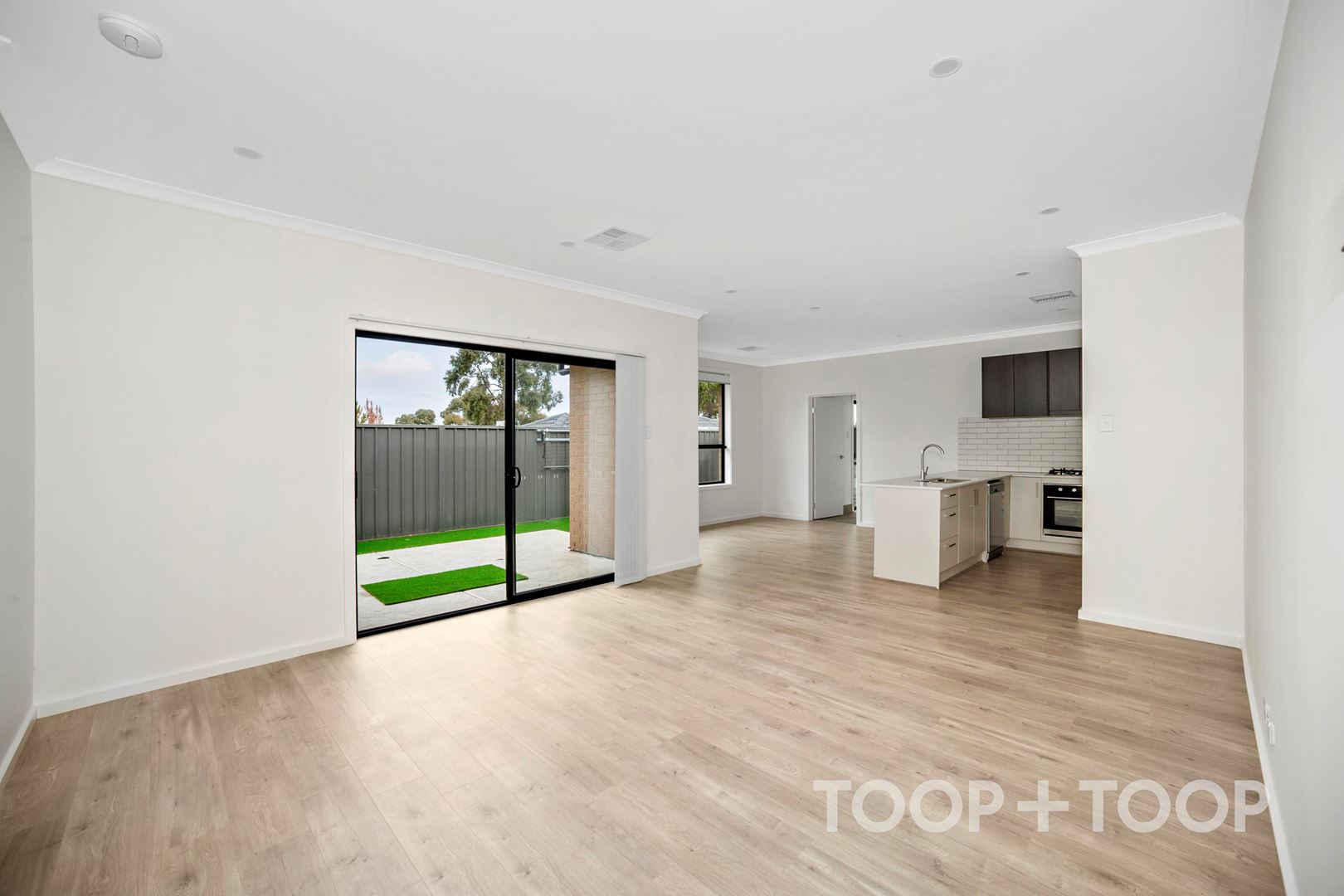 1 / 64 Collins Parade,Hackham SA 5163, Hackham - Thumbnail 4