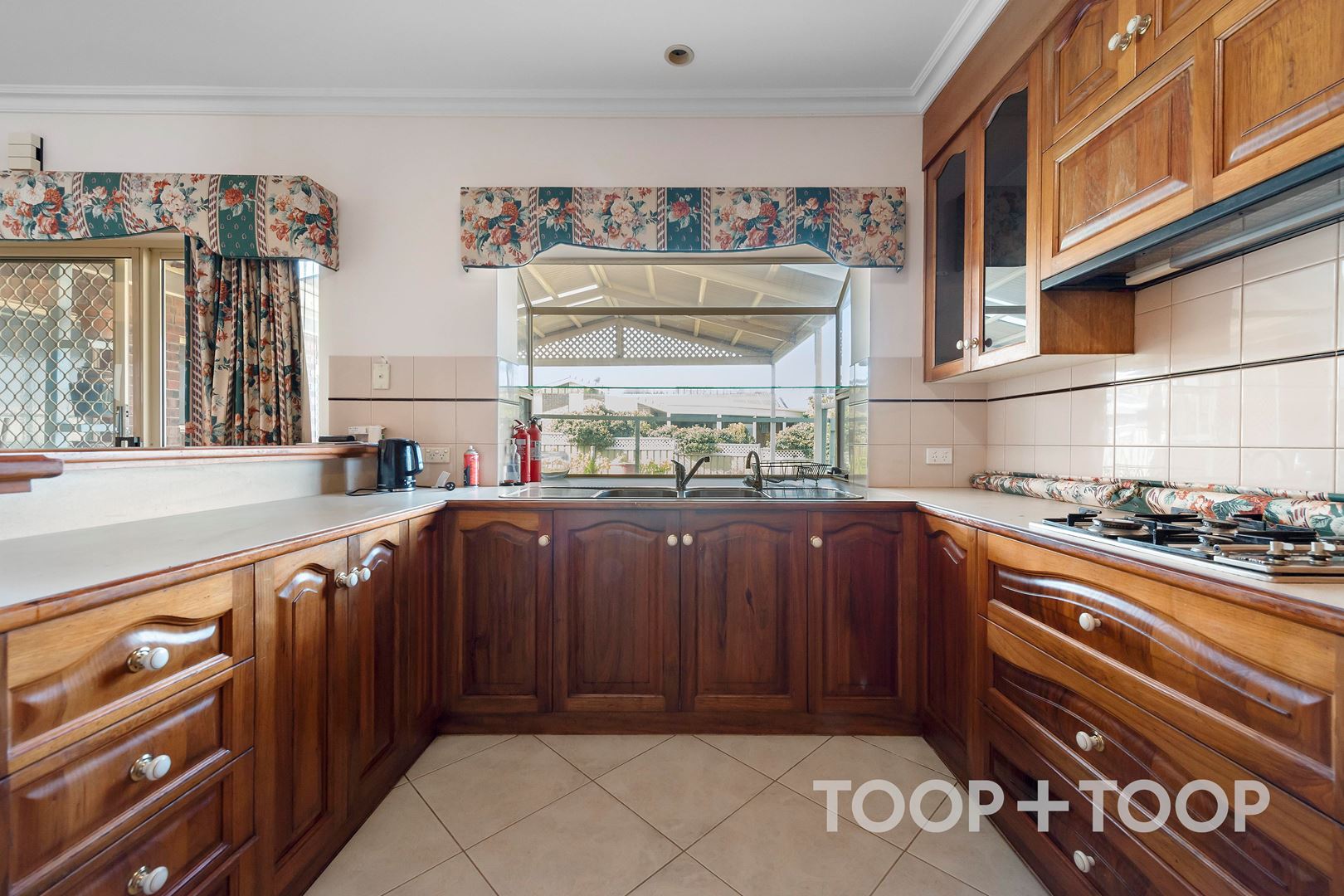 22 Kanowna Street,Hallett Cove SA 5158, Hallett Cove - Thumbnail 2