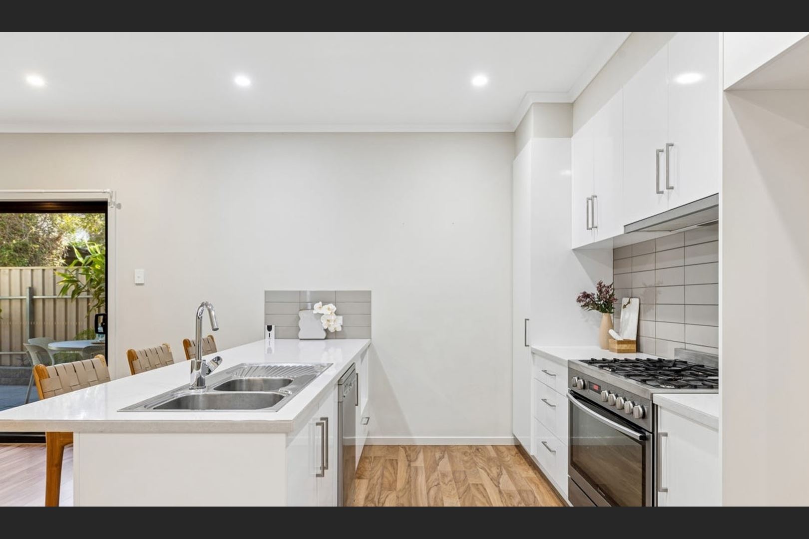 2 Elgar Road,Somerton Park SA 5044, Somerton Park - Thumbnail 3