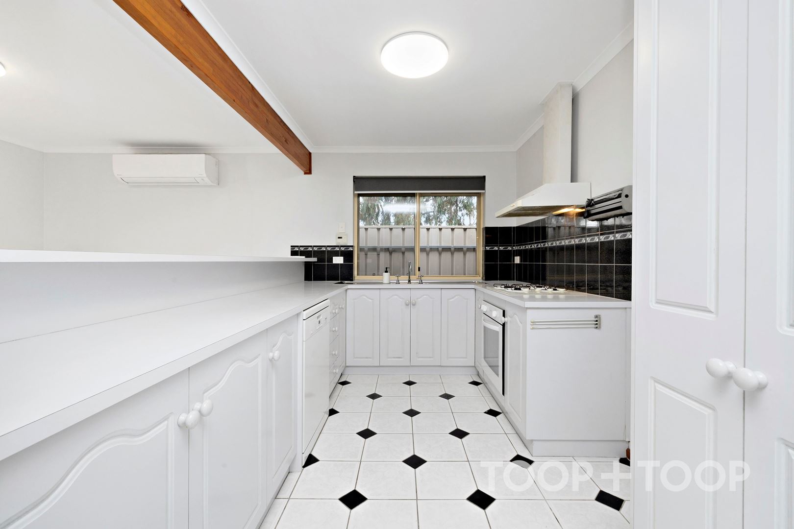 1 Steen Crescent,Pooraka SA 5095, Pooraka - Thumbnail 2